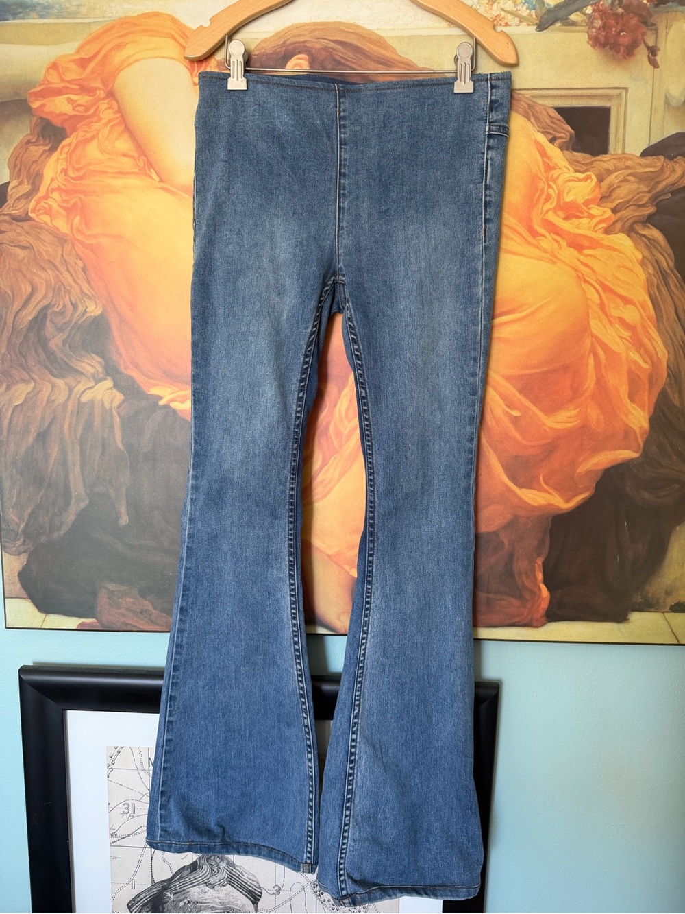 Free People bell bottom pull on jeans size 26